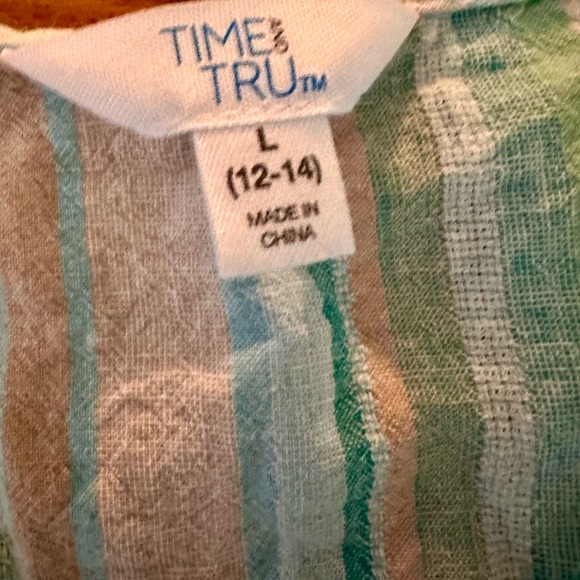 Women’s Time & Tru Top - Picture 3 of 3